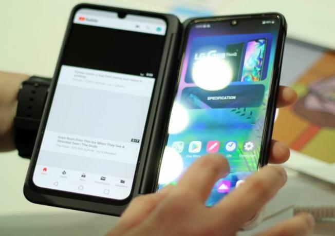 Dies ist ein Bild eines LG-Falttelefons mit zwei Bildschirmen
