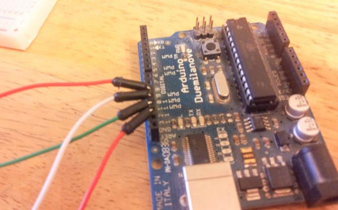 So bauen Sie eine Begleitwürfel-Stimmungslampe (für absolute Arduino-Anfänger) DIY-Begleitwürfel-Arduino-Verkabelung