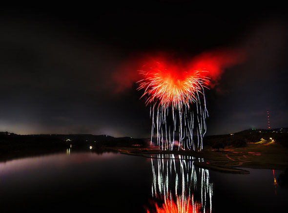 So fotografieren Sie einen Feuerwerkskörper Satan