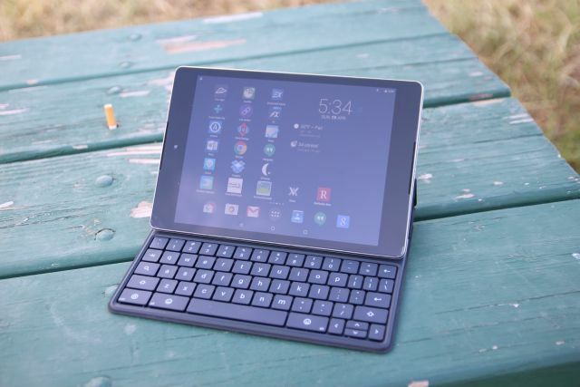 Nexus 9 mit angeschlossener Bluetooth-Tastatur