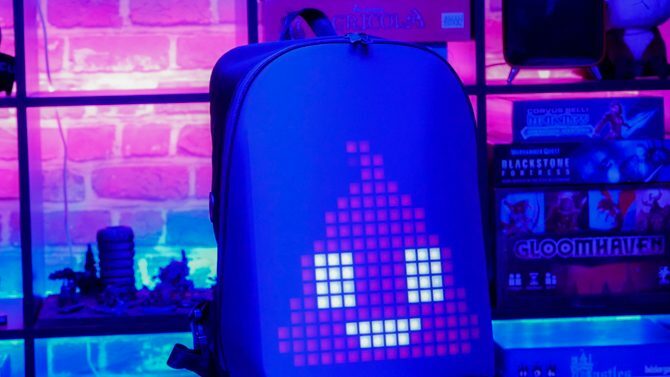 Divoom Pixoo Backpack: Light Up The World (mit Pixel Art) Pixoo Rucksack Emoji 670x377