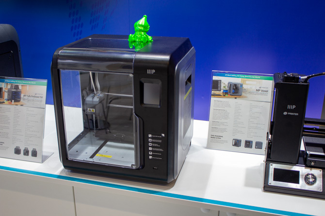 3D-Druck auf der IFA 2018: Erschwingliche Farbdruck- und Bildungshighlights monoprice mp voxel ifa 2018