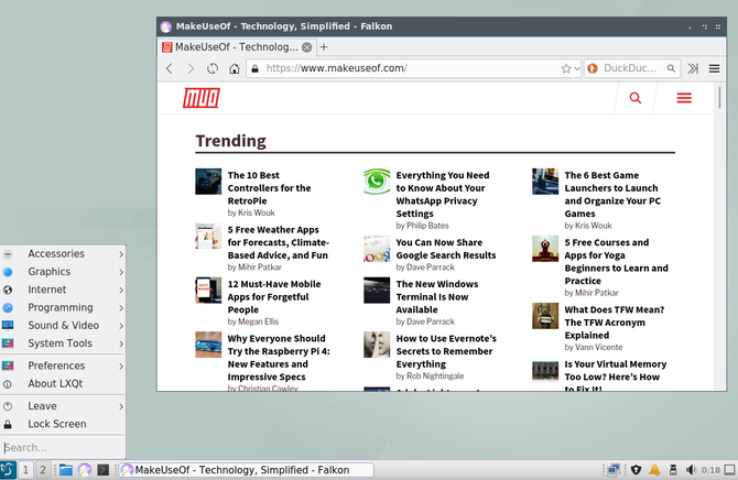 Das App-Menü von LXQt und ein geöffneter Webbrowser