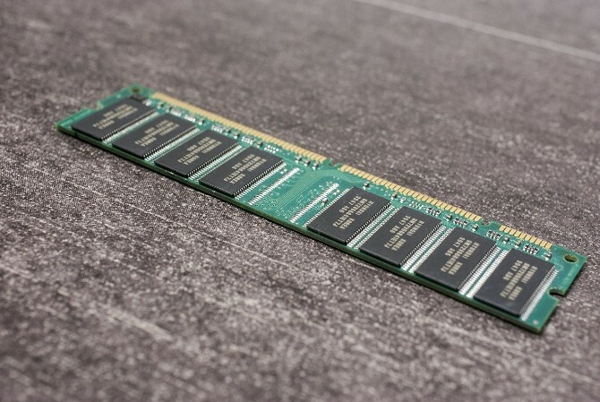 Schnelleres RAM ist besser, aber achten Sie beim Kauf eines schnelleren RAM auf nicht übereinstimmende RAM-Geschwindigkeit und Motherboard-Geschwindigkeit