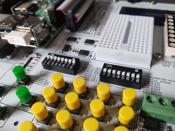 Schalterbänke zum Erweitern von GPIO-Pins