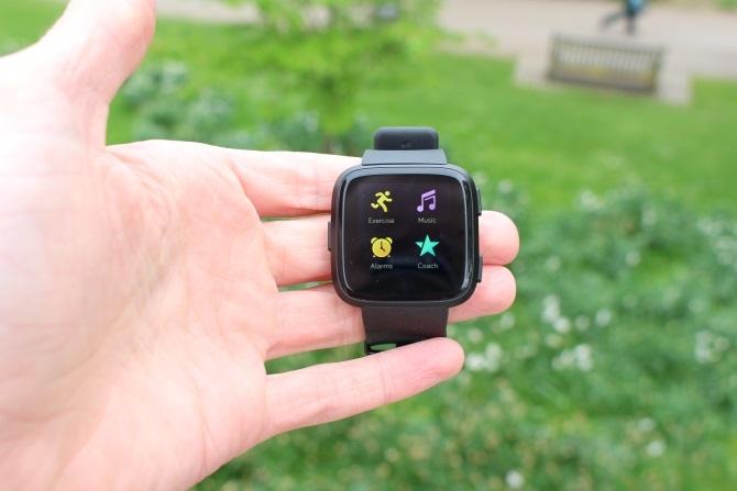 Fitbit Versa Review: Fitbits bisher bestes Wearable? Fitbit Versa 1