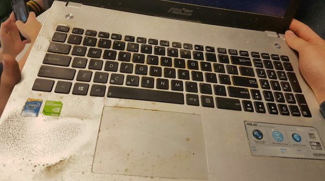 Schmutzige Laptop-Shell