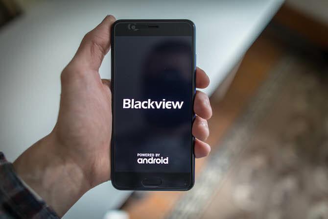 Das Blackview P6000 hat einen riesigen Akku, aber das war's auch schon Blackview P6000 3