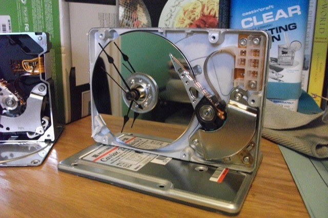 HDD-Analog-Uhr