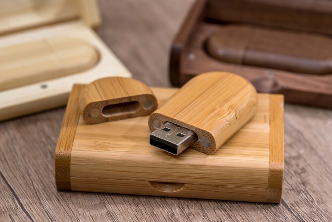 USB-Laufwerksabdeckung aus Holz